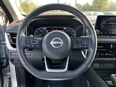 Used 2022 Nissan Rogue SL image 14