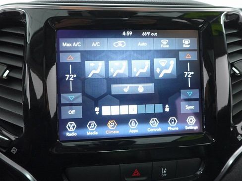 Used 2022 Jeep Cherokee Limited image 19