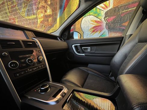 Used 2019 Land Rover Discovery Sport SE image 48