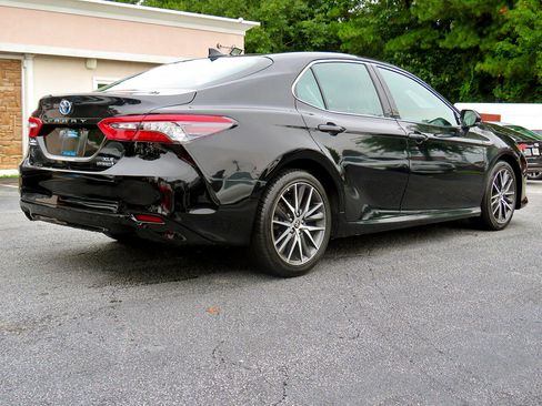 Used 2021 Toyota Camry XLE image 7