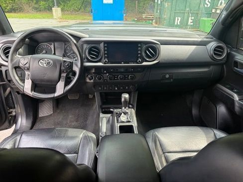 Used 2022 Toyota Tacoma TRD Sport w/ TRD Premium Sport Package AWD/4WD image 3