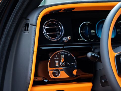 Used 2025 Rolls-Royce Cullinan image 24