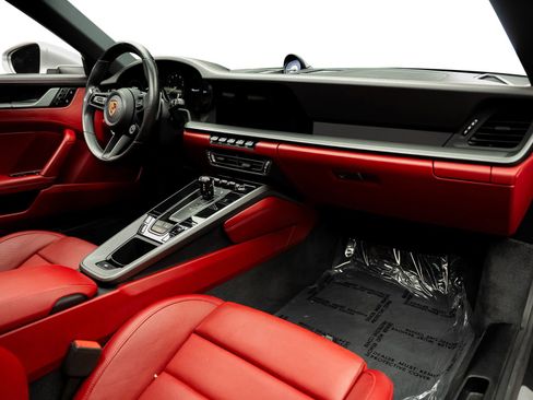 Used 2020 Porsche 911 Carrera S image 2