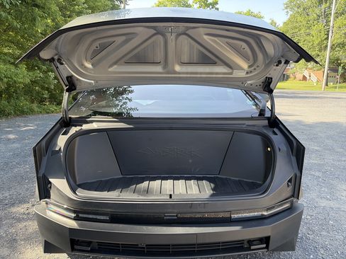 Used 2024 Tesla Cybertruck AWD Crew Cab image 32