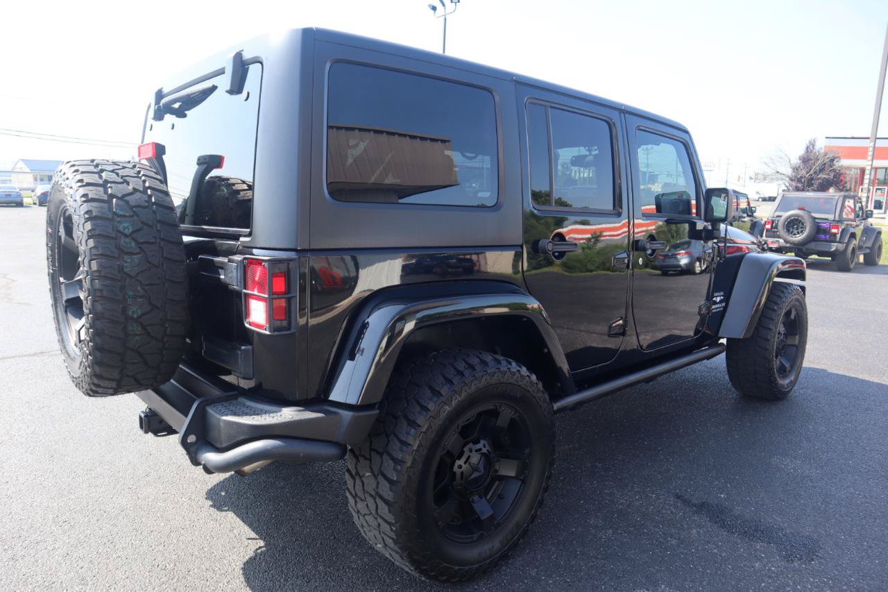 Used 2015 Jeep Wrangler Unlimited Sahara w/ Connectivity Group AWD/4WD image 27
