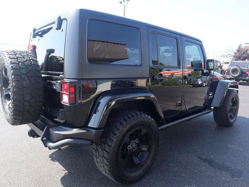 Used 2015 Jeep Wrangler Unlimited Sahara w/ Connectivity Group AWD/4WD image 27