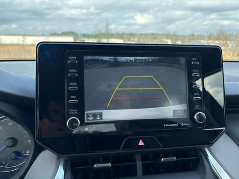 Used 2022 Toyota Venza LE image 15