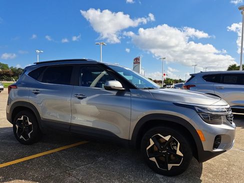 Used 2024 Kia Seltos EX AWD/4WD image 3