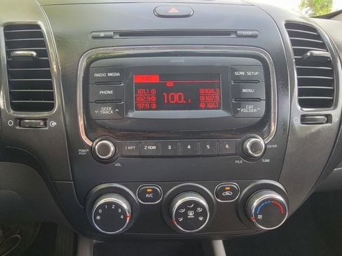 Used 2018 Kia Forte LX image 32