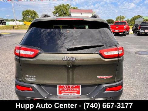 Used 2016 Jeep Cherokee Trailhawk w/ Comfort/Convenience Group AWD/4WD image 5