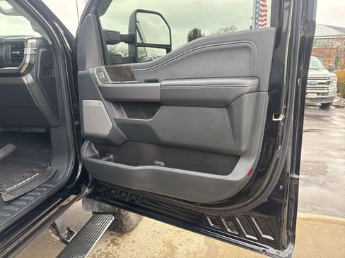 Used 2025 Ford F350 Lariat w/ FX4 Off-Road Package image 35