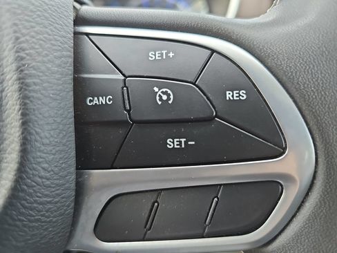 Used 2023 Chrysler Voyager LX FWD image 18