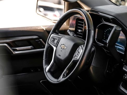 Used 2022 Chevrolet Silverado 1500 LT w/ Z71 Off-Road Package image 11