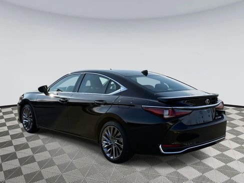 Used 2024 Lexus ES 300h Ultra Luxury image 4