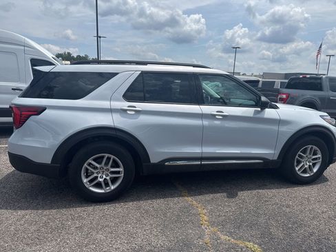 Used 2025 Ford Explorer Active RWD image 8