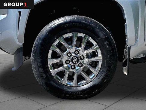 Used 2025 Toyota Tacoma Limited AWD/4WD image 11