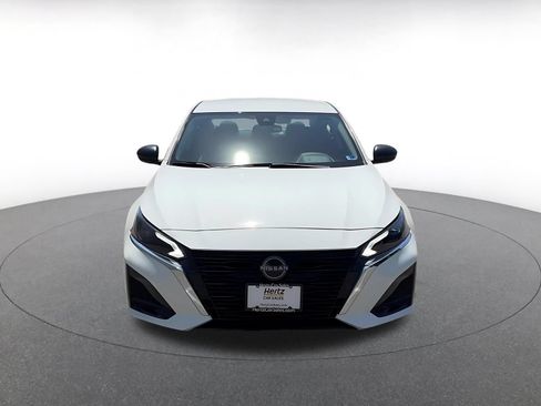 Used 2025 Nissan Altima 2.5 SV FWD image 4