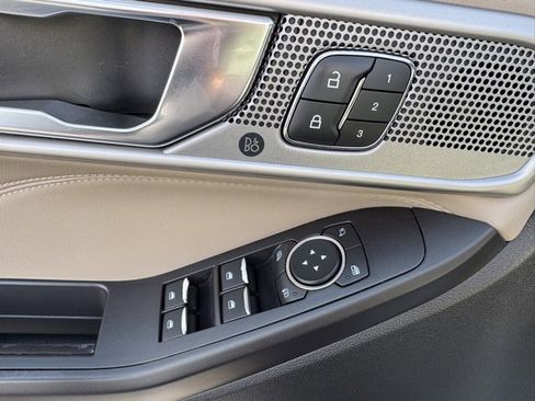 Used 2020 Ford Explorer Limited image 16