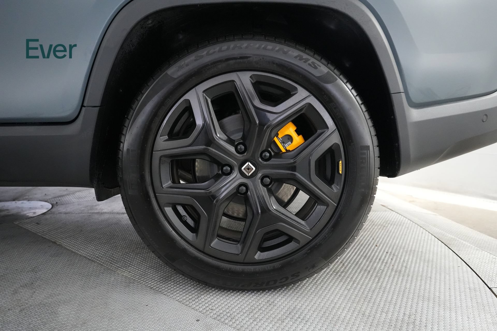 Used 2025 Rivian R1T Premium Tri AWD/4WD image 9