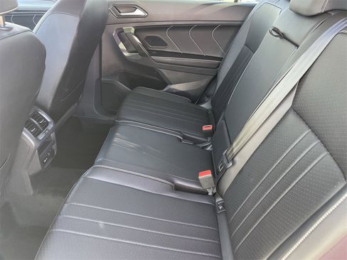 Used 2024 Volkswagen Tiguan SE image 14