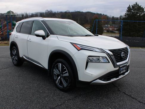 Used 2022 Nissan Rogue Platinum w/ Head-Up Display Package image 2