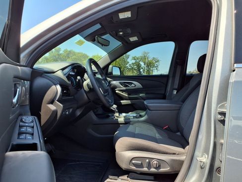 Used 2023 Chevrolet Traverse LT FWD image 28