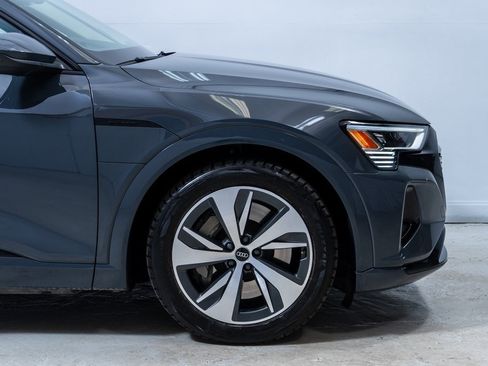 Used 2024 Audi Q8 e-tron Premium image 12