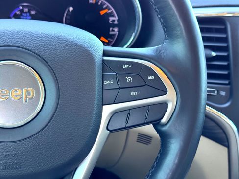 Used 2021 Jeep Grand Cherokee Laredo w/ Security & Convenience Group image 22