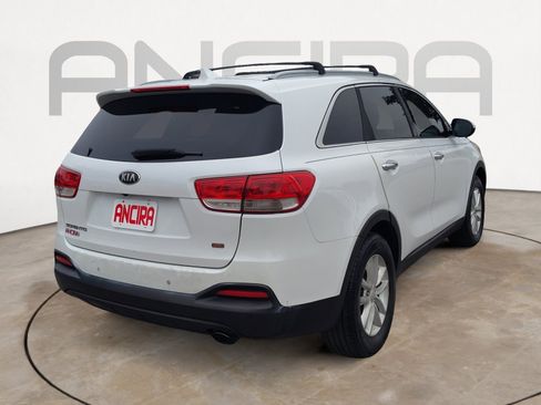 Used 2016 Kia Sorento LX w/ LX Convenience Package image 13
