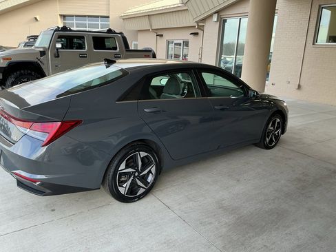 Certified 2023 Hyundai Elantra Limited image 4