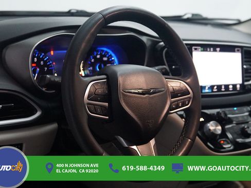 Used 2022 Chrysler Pacifica Touring-L FWD image 20