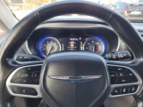 Used 2022 Chrysler Pacifica Touring-L image 31