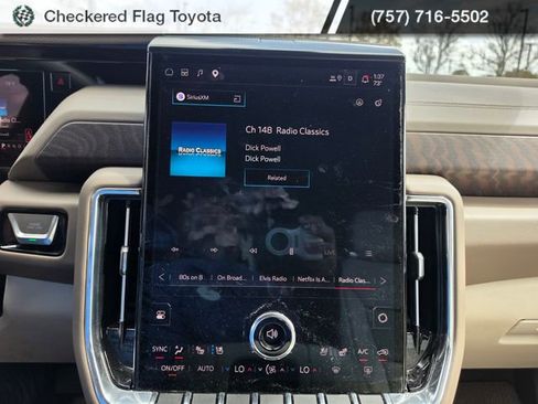 Used 2025 GMC Yukon Denali w/ Advanced Technology Package image 15