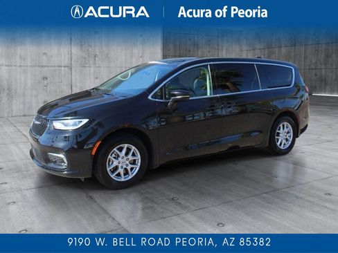 Used 2023 Chrysler Pacifica Touring-L FWD image 1