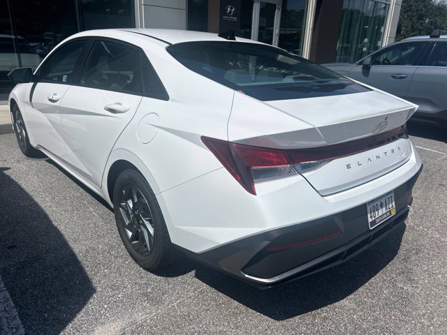 Certified 2024 Hyundai Elantra SEL FWD image 1