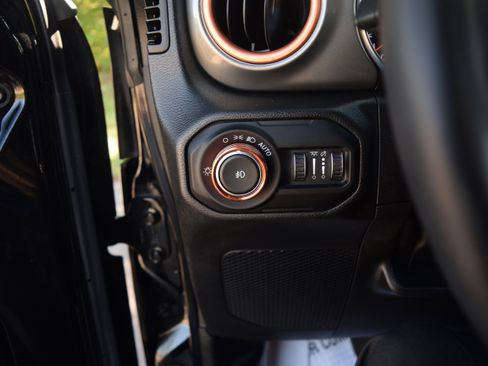 Used 2022 Jeep Wrangler Unlimited Sahara w/ Cold Weather Group image 7