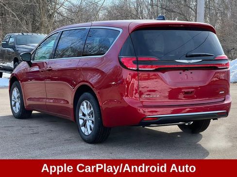New 2026 Chrysler Pacifica Select image 11