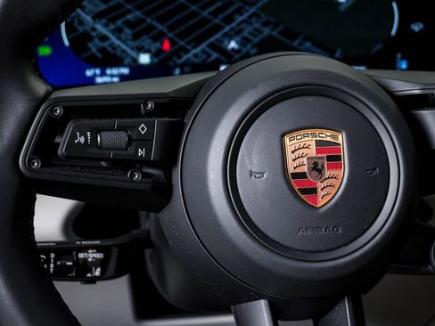 Certified 2025 Porsche Macan 4S Electric AWD/4WD image 20