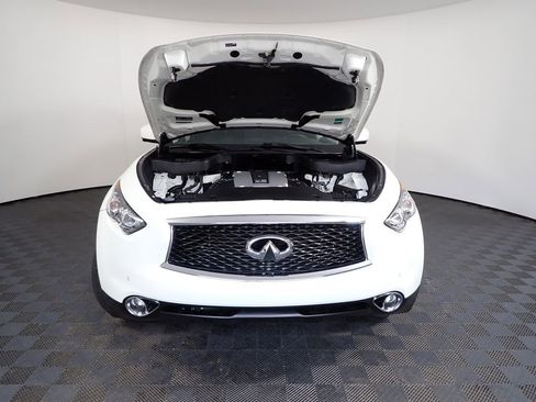 Used 2017 INFINITI QX70 AWD w/ Premium Package image 9