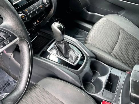 Used 2020 Nissan Rogue S FWD image 15