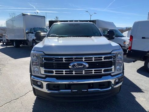 New 2025 Ford F550 4x4 Regular Cab Super Duty image 4