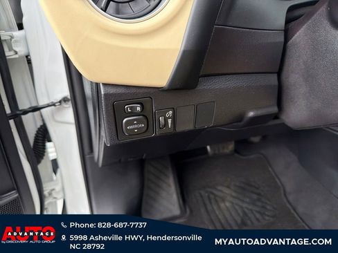 Used 2017 Toyota Corolla LE image 12