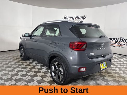 Used 2025 Hyundai Venue SEL FWD image 7
