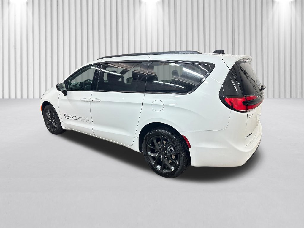New 2027 Chrysler Pacifica Select AWD/4WD image 7