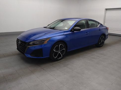 Used 2025 Nissan Altima 2.5 SR w/ SR Premium Package FWD image 2