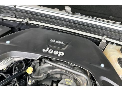 Used 2019 Jeep Wrangler Unlimited Sport AWD/4WD image 36