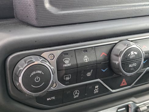 Used 2021 Jeep Wrangler Unlimited Sport image 31