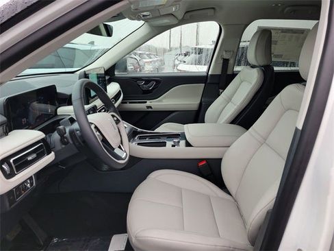 New 2026 Lincoln Aviator AWD image 17