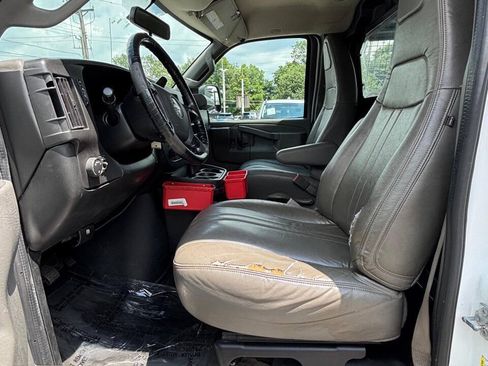 Used 2017 Chevrolet Express 2500 RWD image 10