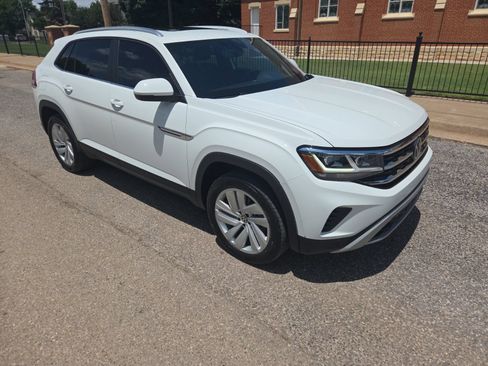 Used 2023 Volkswagen Atlas Cross Sport SE AWD/4WD image 2